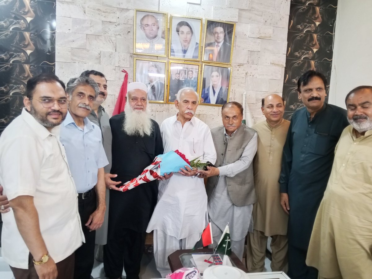 AhadRamay's tweet photo. Congratulations 🎉🎉 FROM MIAN AHAD MAHMOOD RAMAY ADVOCATE GENERAL SECRATERY PLF TO MR KHWAJA KALEEM U RAHMAN ON HIS APPOINTMENT AS ADVISER TO PRESIDENT AJK https://t.co/8peqOkwfCp