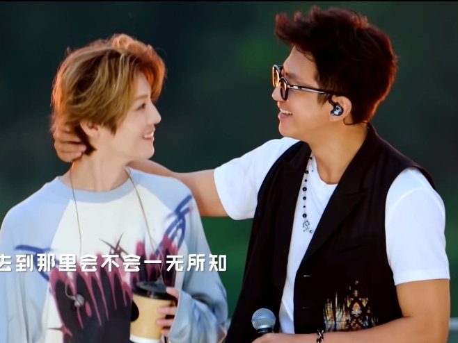 you are my superhero ” 🥹Deng Chao is a special dad