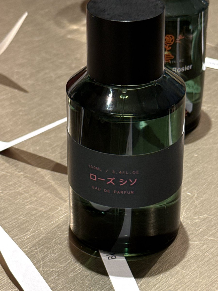 sscentedreams's tweet photo. My favourite milk is soy milk. This is an amazing soy milk fragrance. Pls try if possible. 

Was so pleasantly surprised, it’s not like a sour milk scent, or too lactonic. 

Very much wearable, cozy and nice. https://t.co/JBH8yQ4vLX