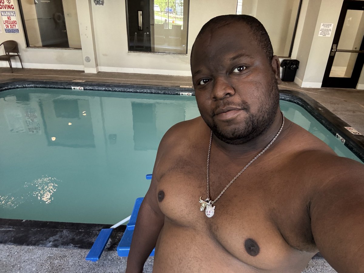 BronsonReggie's tweet photo. Pool time on this Memorial Day https://t.co/vr3ZEf85V1
