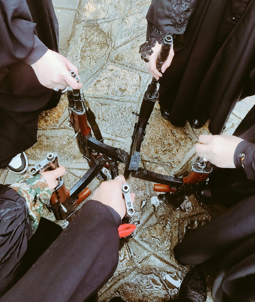 nor_315's tweet photo. ما که خوب از پس خیابون بر اومدیم 
فکر کنم وقتشه میدونم بدن دست ما😁😂✌🏻
#جانفدای_چایپاره https://t.co/ozjedP6QJl