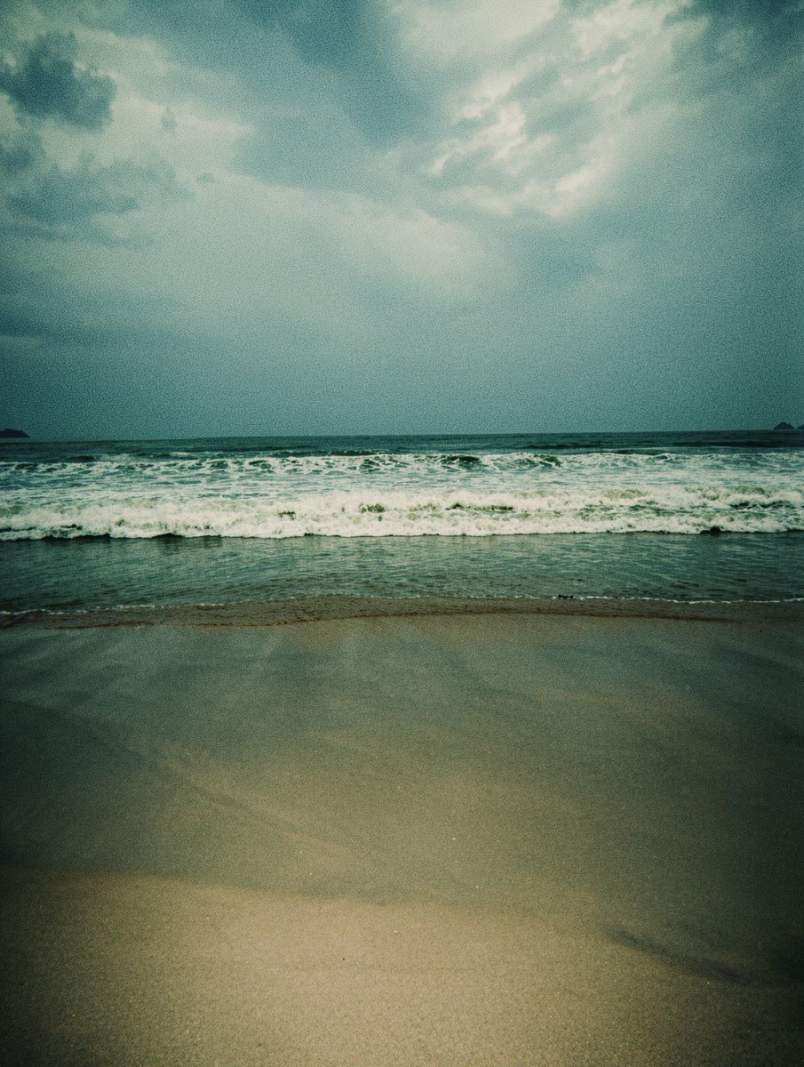 BOLDSTAR_'s tweet photo. Rain &amp; Ocean Therapy https://t.co/T2O7EmIK19
