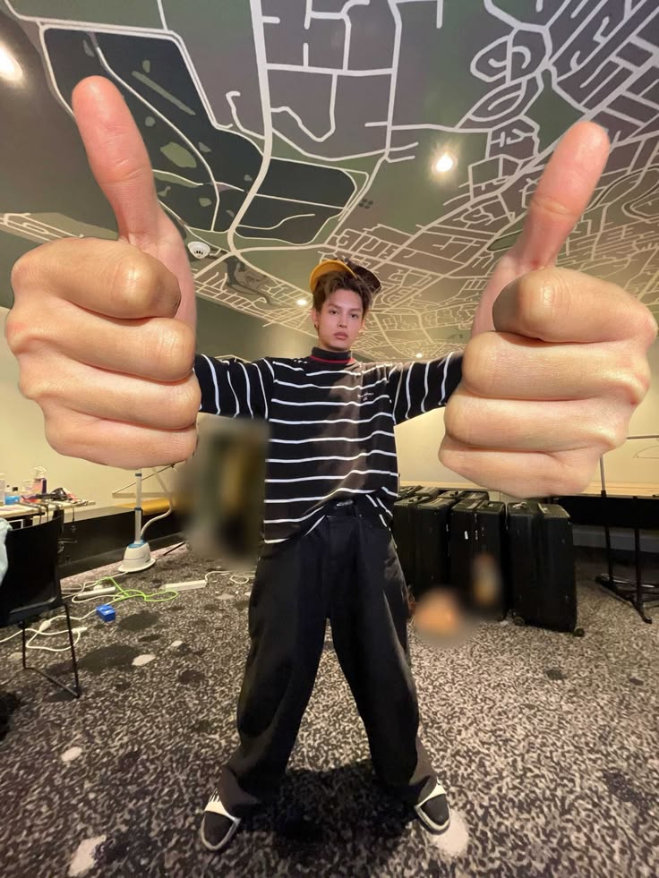 jameschaou's tweet photo. @wwwexhibition @evunwoo Selamaaaat buat perilisan drama barunya abang! Semoga abang makin jayaaaaaa. https://t.co/UnvgvyZ6XV