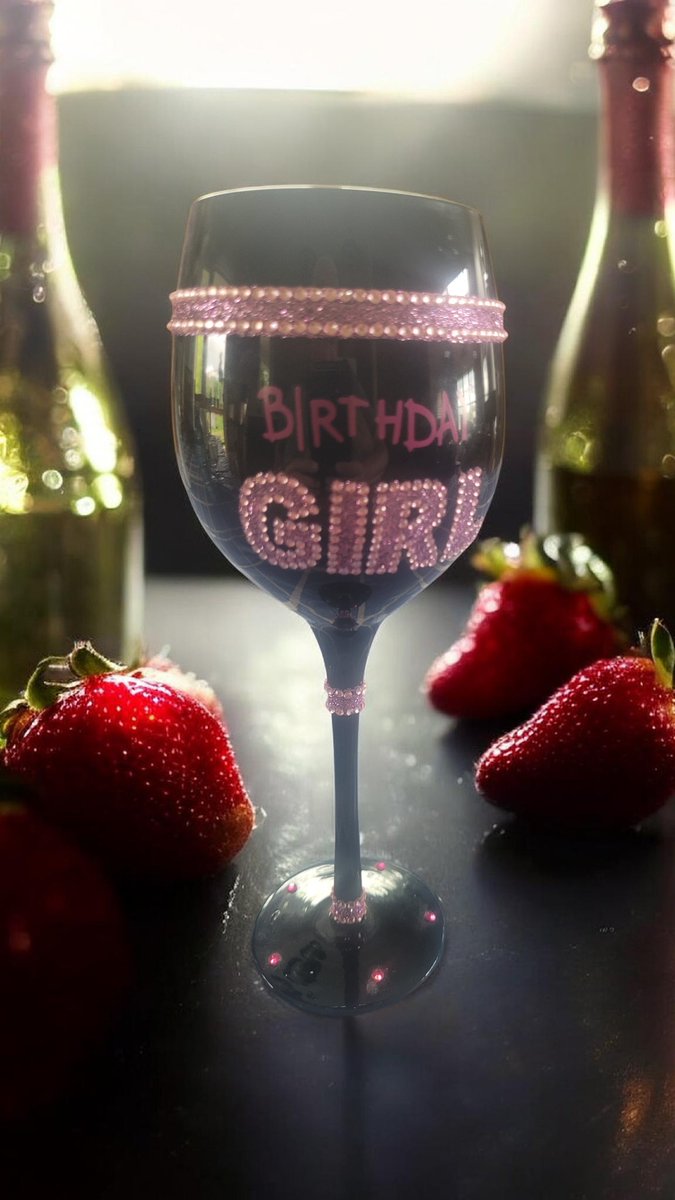 CandlesMoney's tweet photo. Big, blingy Strawberry🍓Champagne 🍾Money Candle contains between $1-$500 CASH 💵perfect for the Birthday Girl! 🎁🎉https://t.co/dYssRXC4Sd https://t.co/nYGN5h6GHB