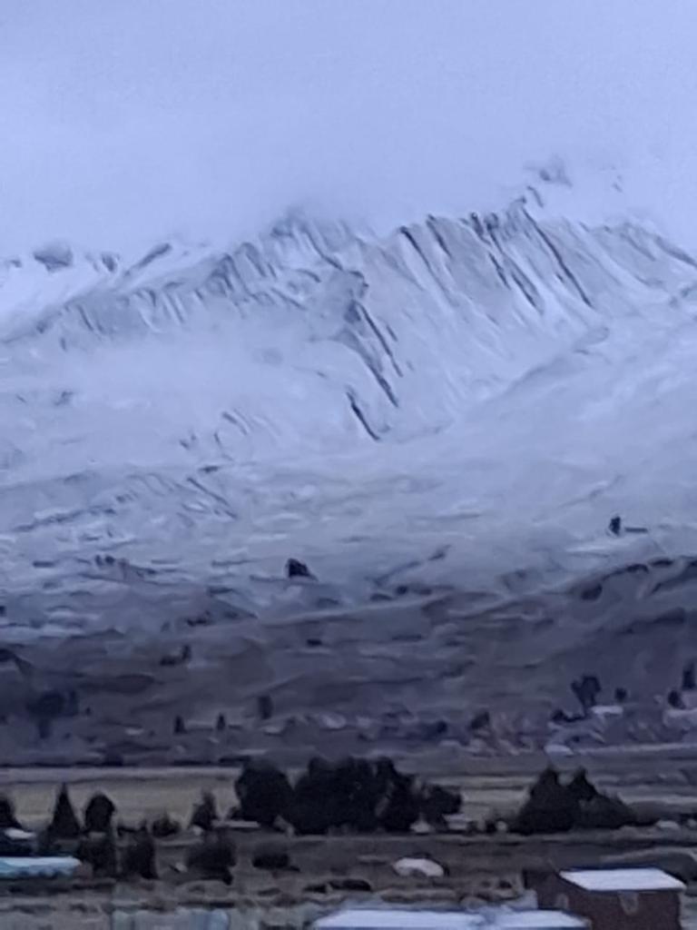 climatologa's tweet photo. Nos reportaron esta madrugada   que se reportaron  #nevadas en zonas altoandinas #Cusco #Puno #Arequipa 
Foto 1  #Canas  #Cusco
Foto 2 #MazoCruz , #Puno
Foto 3 #Coata #Puno
Fotos Dz Senamhi Cusco y Puno. https://t.co/1scOVxS1mb
