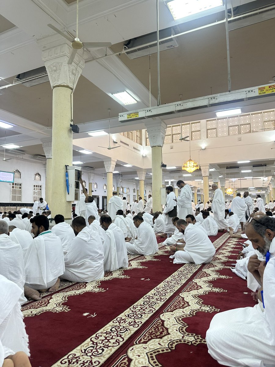 hsn_dh's tweet photo. من داخل مسجد الخيف بـ #مشعر_منى
وفي #يوم_التروية
يوم ترتوي فيه
الأرواح قبل الأجساد
نسأل الله أن يروي قلوبنا بالإيمان
ويملأ صدورنا نوراً وإسعاد
وأن يجعل لنا ولكم
دعوةً لا تُرد
ورحمةً تمتد
على من حجّ ومن نوى
ومن اشتاق بقلبه وما هوى
ومن حالت بينه وبين البيت الأقدار
يارب العالمين 🤲🏻 https://t.co/cbfzi9F5vn
