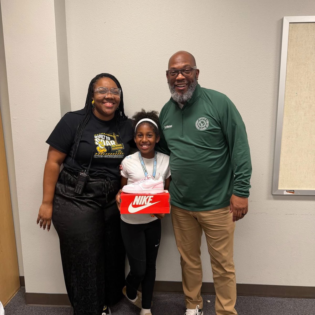 SHicksMEd's tweet photo. As for Js!!
On the last day of school our interim supt recognized one of our scholars for having perfect attendance with a fresh pair of kicks 👟! 

@desotoisdeagles 💚💛🦅 https://t.co/JoCVTxR2Hv