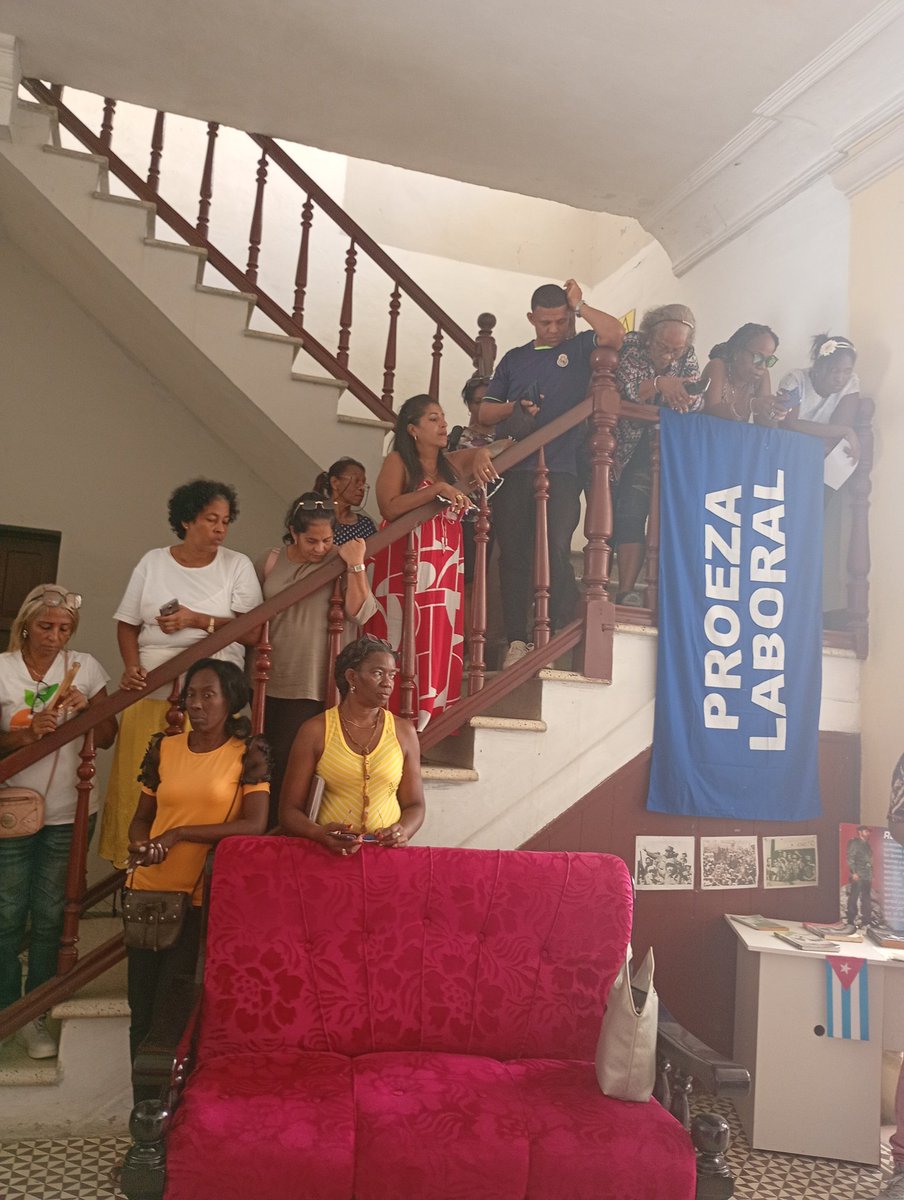 Educa_Gtmo's tweet photo. #EducaciónGuantánamo reafirma la decisión inconmovible de defender la patria y su Revolución Socialista y, con la mayor fuerza y firmeza, su respaldo irrestricto e invariable al General de Ejército Raúl Castro Ruz, Líder de la Revolución Cubana 🇨🇺, @DiazCanelB @DrRobertoMOjeda . https://t.co/PWiTpT1401
