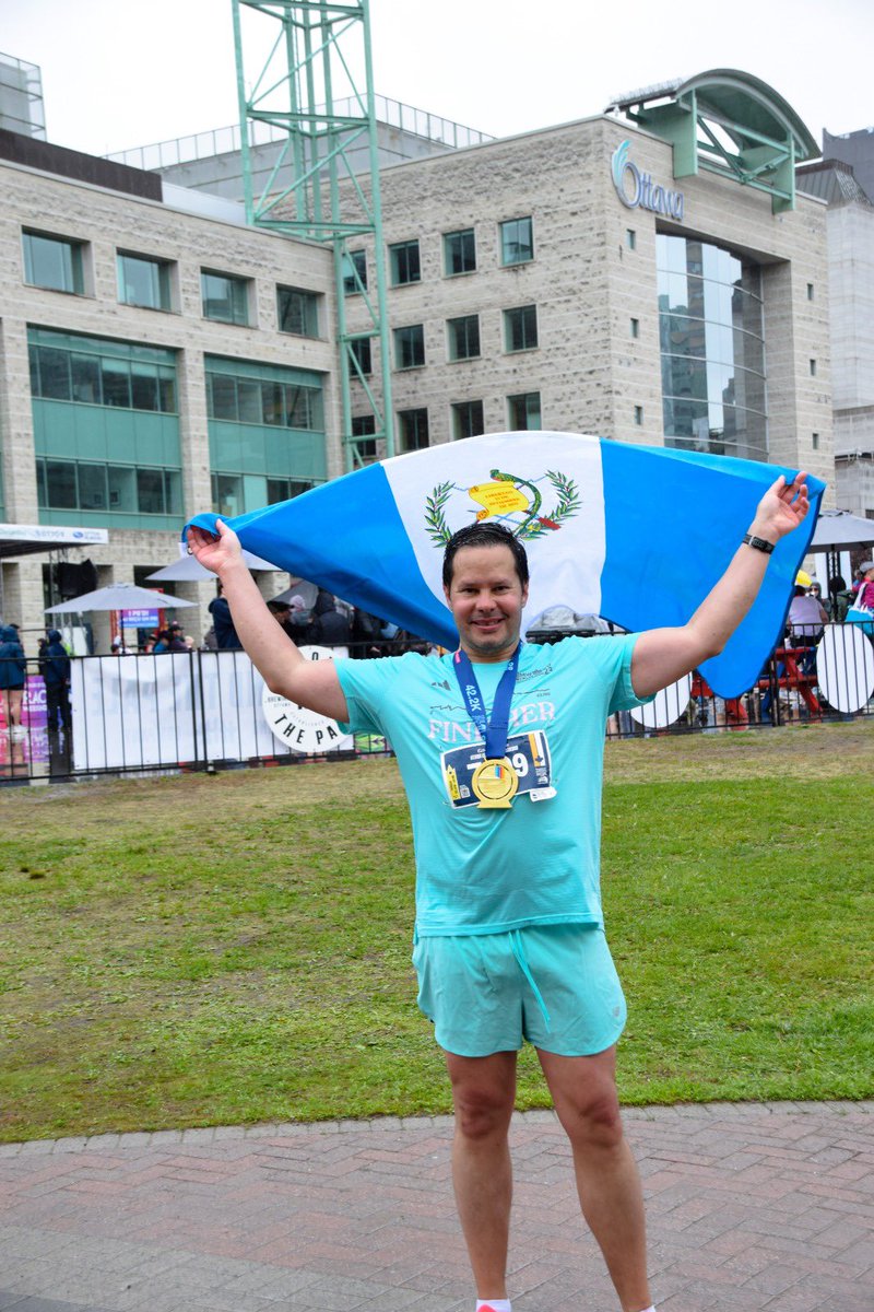 EmbaGuateCanada's tweet photo. @EmbaGuateCanada por medio de su Ministro Consejero Carlos Bran, participó en la 22th Maratón de Ottawa, Canadá, en los 42 km., representando dignamente a Guatemala en la presente actividad!#MinexCulturalGT https://t.co/cdMZOrS1Uc