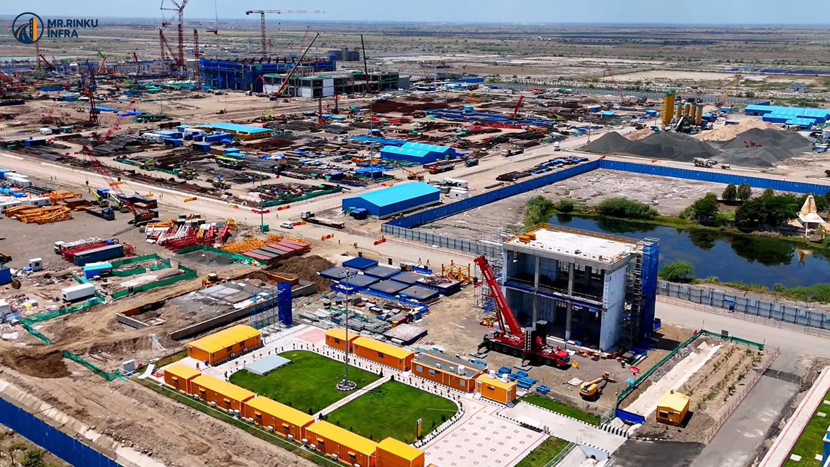 gujarat_plus_'s tweet photo. 96000 Cr India's first semiconductor manufacturing plant by Tata Electronics 

📍Dholera

 (📹Rinku Infra) https://t.co/tRAJRSCUSF