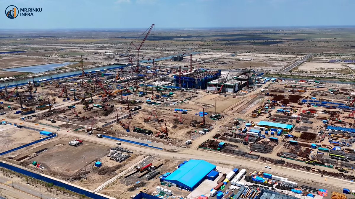 gujarat_plus_'s tweet photo. 96000 Cr India's first semiconductor manufacturing plant by Tata Electronics 

📍Dholera

 (📹Rinku Infra) https://t.co/tRAJRSCUSF
