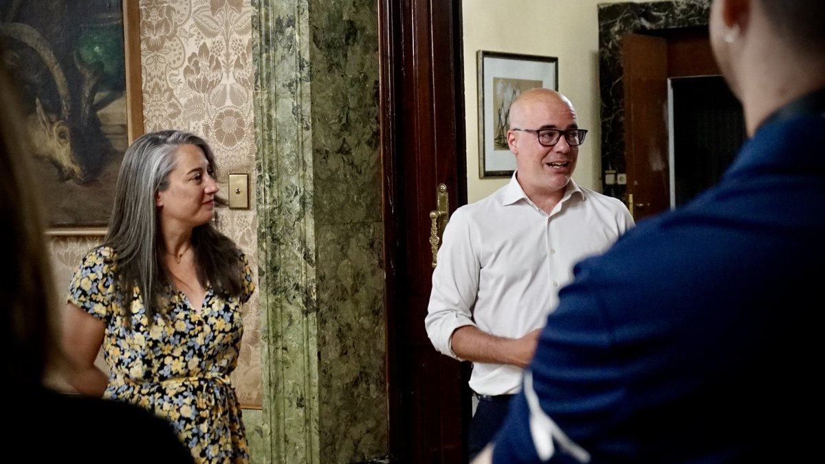 DGobiernoMadrid's tweet photo. 🏛️ Hoy, trabajadoras y trabajadores del @CSIC han visitado la Delegación del Gobierno en Madrid para conocer la historia y el patrimonio del Palacio de Borghetto, sede de la institución.

El delegado del Gobierno, Francisco Martín, @franmartagui les ha acompañado al inicio de la visita para darles la bienvenida a un edificio centenario que forma parte de la historia de Madrid.