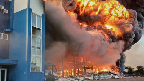 MSkrypchenko's tweet photo. 🔷 Donetsk Oblast — at least 5 killed and multiple civilians injured. FAB bomb, UAV, and MLRS strikes damaged residential buildings, educational facilities, and infrastructure in Kramatorsk and Druzhkivka.

🔷 Sumy Oblast — at least 5 civilians killed and more than 10 injured. Russia attacked border communities with UAVs, artillery, and guided bombs, including a drone strike on a funeral procession near Sumy.

🔷 Chernihiv Oblast — 2 killed, 30 injured. Ballistic missile and drone strikes damaged homes, businesses, infrastructure, and police transport in Novhorod-Siverskyi.

🔷 Russia continues systematic strikes on civilian areas and critical infrastructure across Ukraine, causing mounting civilian casualties and widespread destruction far beyond the frontline.

🔗 Want to stay updated on all the key developments affecting Ukraine through concise weekly summaries in Ukrainian? Subscribe to TDC’s Telegram channel — https://t.co/ZdjFw1fO10