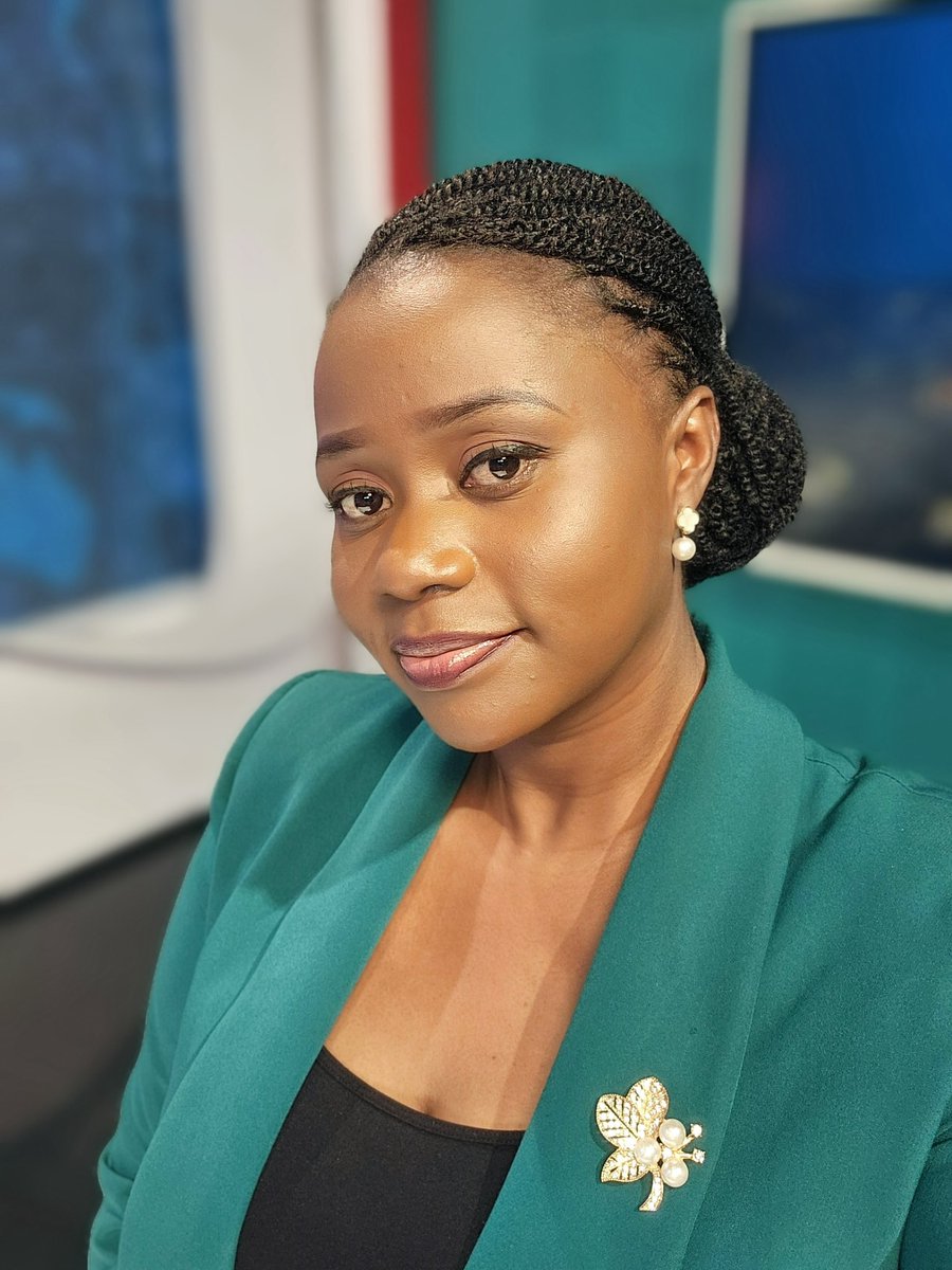 ireneNalumu1's tweet photo. Amasengejje agaaniriza 12th Parliament π€Muyogeyoge bannaffe.
#NBSAmasengejje #KololoIndependenceGrounds #Tayebwa #ObothOboth https://t.co/VwV1UUBnBU