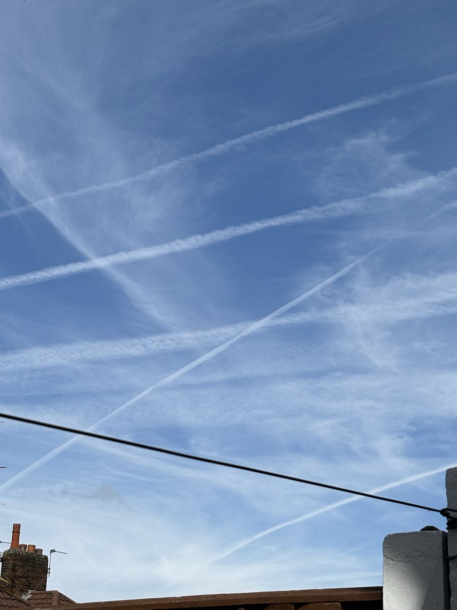 mtgnmc1's tweet photo. @archer_rs Apparently these are clouds too 😂🤡🌏 https://t.co/DgWZCR2viy