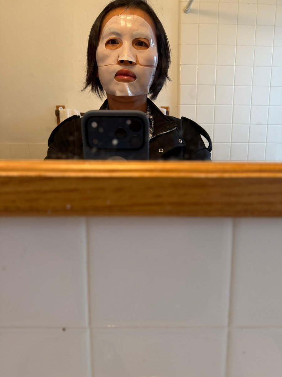 Coco07946994's tweet photo. Bought a face mask and asked ChatGPT about it.
Big mistake.   AI basically said: “Don’t expect to look 10 years younger overnight.” https://t.co/ob0MSEDsoT