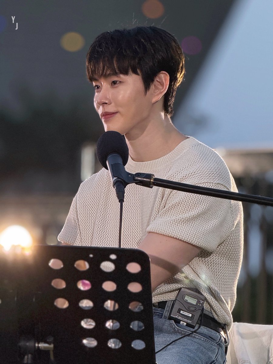 n_bc0108's tweet photo. 260523 송도 버스킹

😏

#이병찬 https://t.co/Hcv0K06SK8