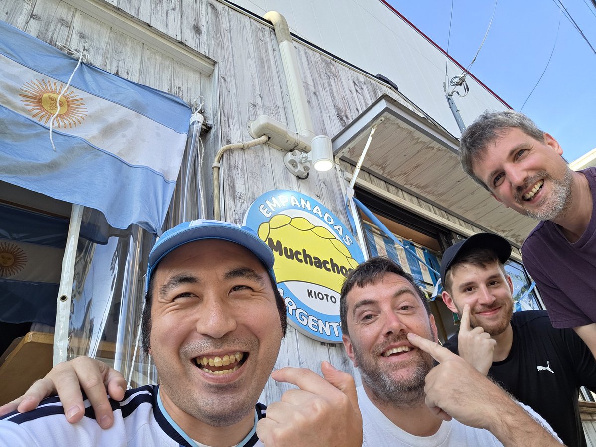 isamilanga's tweet photo. Estoy muy contento de haber recibido al 25/5 en mi local con muchos argentinos todo el día🇦🇷🎁🎂🩵🤍🩵🥹
Seguiré amando Argentina más que nunca🇦🇷🥟🧉🩵🤍🩵😍
¡¡Viva LA PATRIA!!🇦🇷🧉🩵🤍🩵😉 https://t.co/Nr3sY9tweS