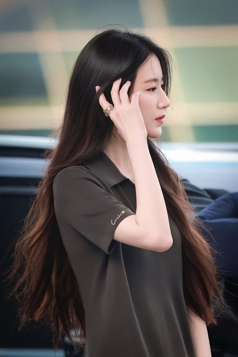 jmkf9's tweet photo. 优雅ing💕

#슈화 #SHUHUA #舒華 #シュファ
 #아이들 #idle https://t.co/9K6ewd4yuN