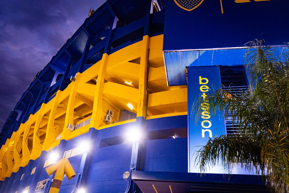 EternoBoca12's tweet photo. 86 AÑOS DE LA BOMBONERA 🏟️💙💛 (1940)

La cancha más linda del mundo.
La casa de Boca, de su gente y de miles de historias que no entran en ningún resumen.
La que vimos mil veces y todavía emociona como la primera.
Es ir con tu viejo, con amigos, con tu abuelo, con tu familia.

¡Feliz cumpleaños! 

¿QUÉ SIGNIFICA LA BOMBONERA PARA VOS?

📸 @cintynz