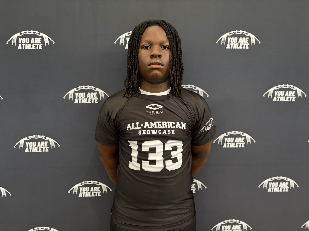 BHoward_11's tweet photo. C.E. King (Tex.) HS 2030 LB Jeremiah Robertson (@JeremiahNextUp) 

Robertson is a multi-sport athlete who’s found his home at LB.

Already has the frame, now he’s locking into the technique &amp; garnering experience on a team that just went to state.

One to watch in the 2030 class. https://t.co/CPHg3vcAaY