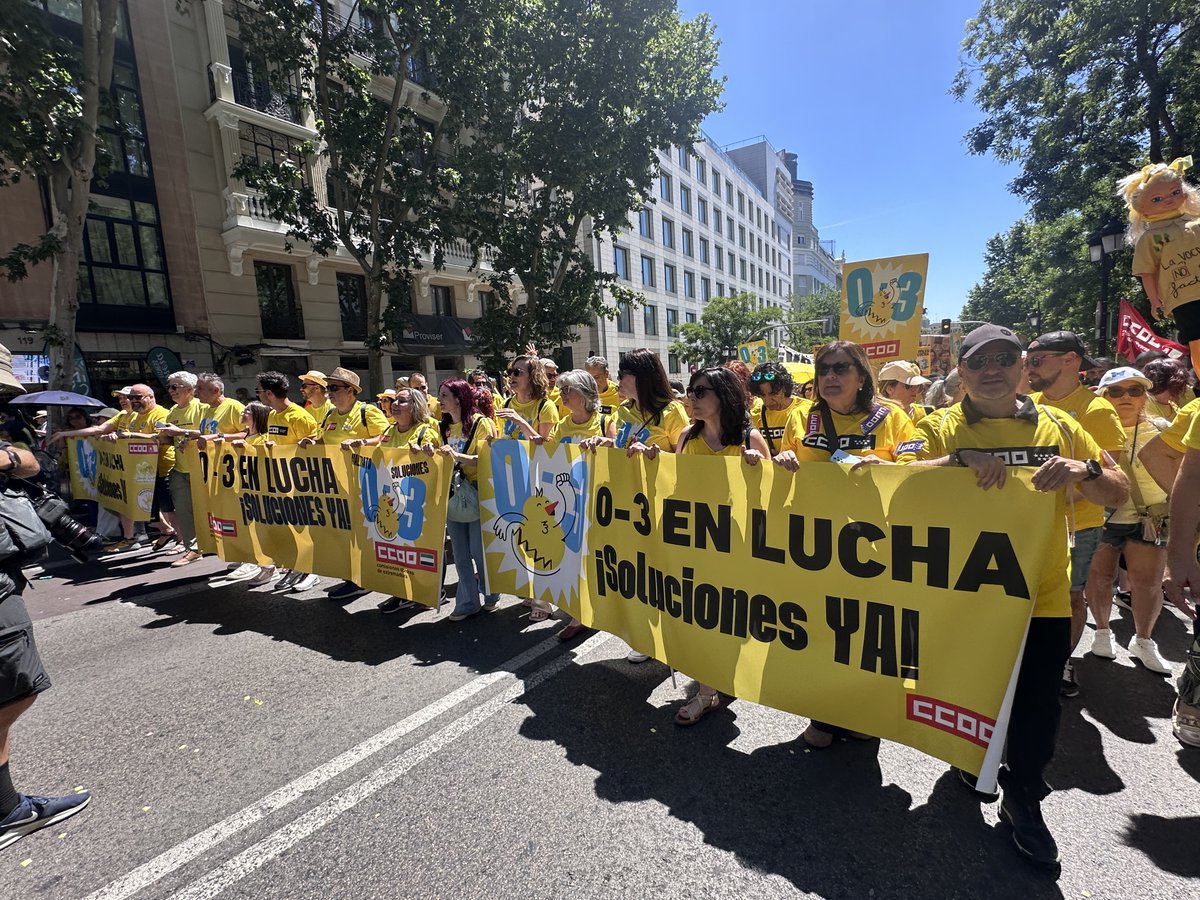CCOO_FSCMadrid's tweet photo. 💛Las educadoras plantan cara a la precariedad y exigen: • Ratios reducidas • Salarios dignos • Tiempo de preparación y formación • Reconocimiento real • Inversión para una atención de calidad
El 0-3 sigue #CCOOEnLucha https://t.co/C9RPBECktl