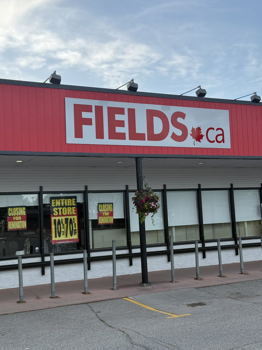 BAllen48's tweet photo. Tell tale sign of being in small town Canada https://t.co/XlOCEhuqXW