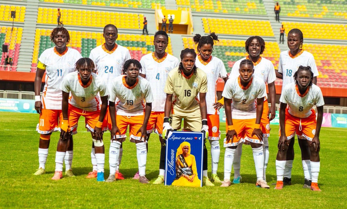 ViewsXarala's tweet photo. Coupe du Sénégal féminine @Fsfofficielle
Les Aigles de la Médina vs AS Bambey
2-0 en faveur des Aigles de la Médina qui s’offre le titre.
CP: @ViewsXarala
#Senegal #match #FootLocalsn #Galsen #Football https://t.co/J9fjTb2vmf