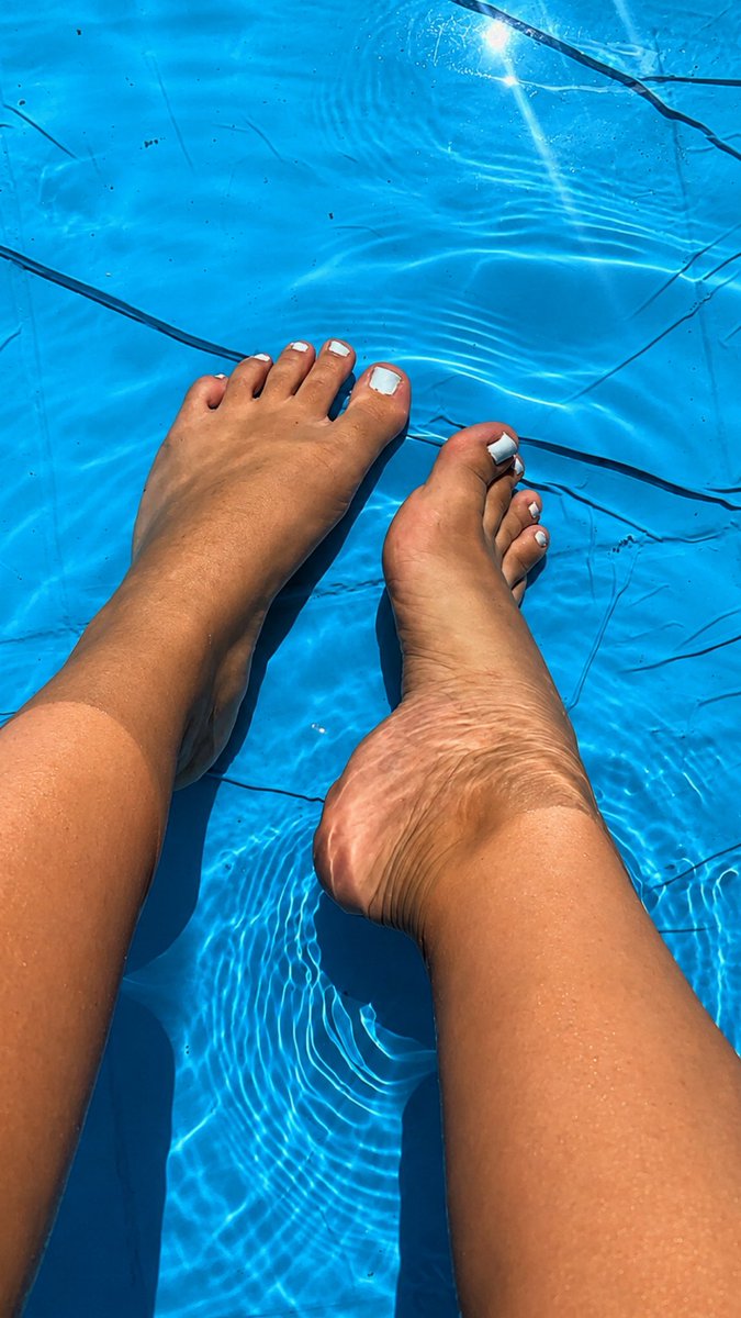 tanjasweet81's tweet photo. Bei Schönem Wetter entspannen, ist doch was schönes 😌🔥 während ich am chillen bin dürft ihr antreten für heiße Kontoficks ! 😈 https://t.co/H0Y6Ct6XNu