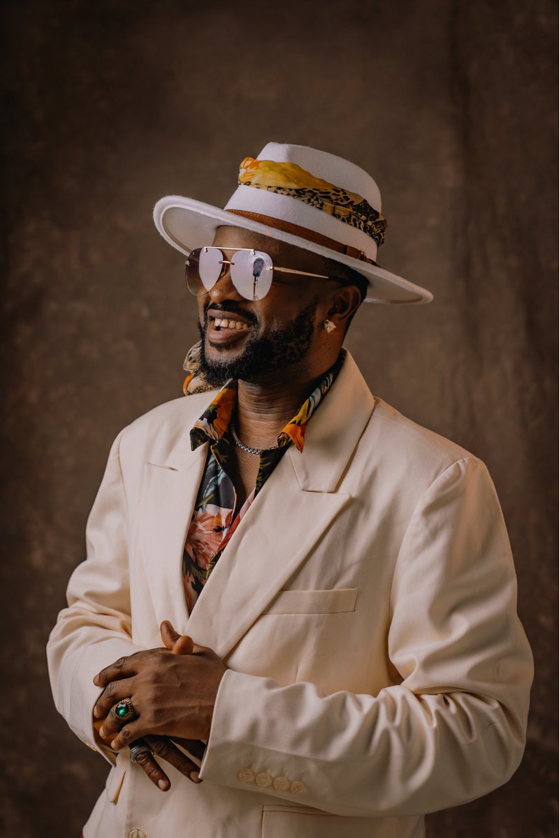 DanagogHKN's tweet photo. New look. New sound. Same passion. The next chapter starts now ✍🏾 https://t.co/q3j2n7U9BG