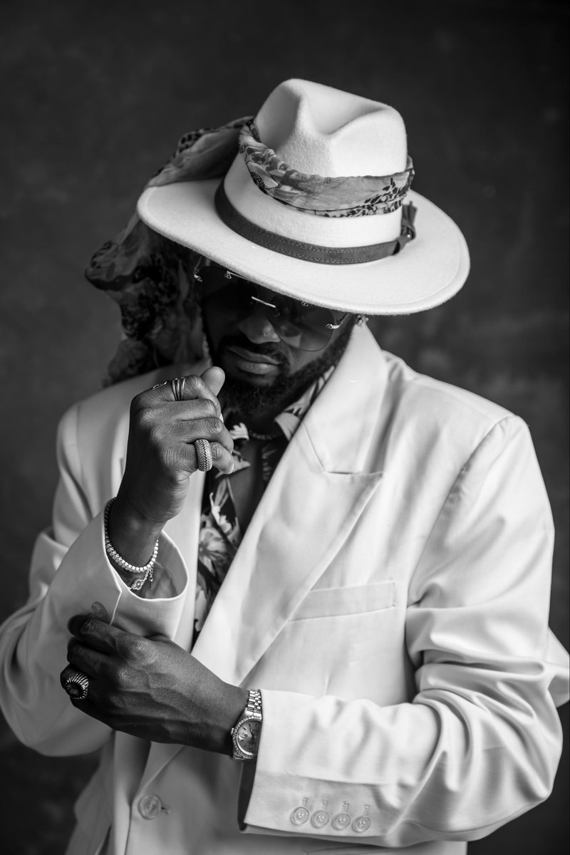 DanagogHKN's tweet photo. New look. New sound. Same passion. The next chapter starts now ✍🏾 https://t.co/q3j2n7U9BG