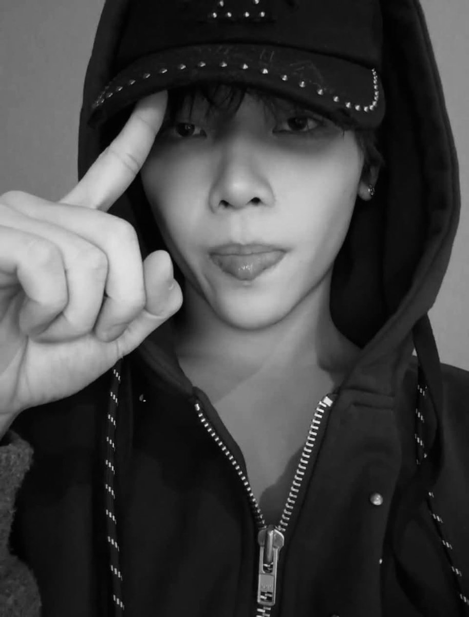 ♱ ⎯j.ols | lsd 📍 tweet media