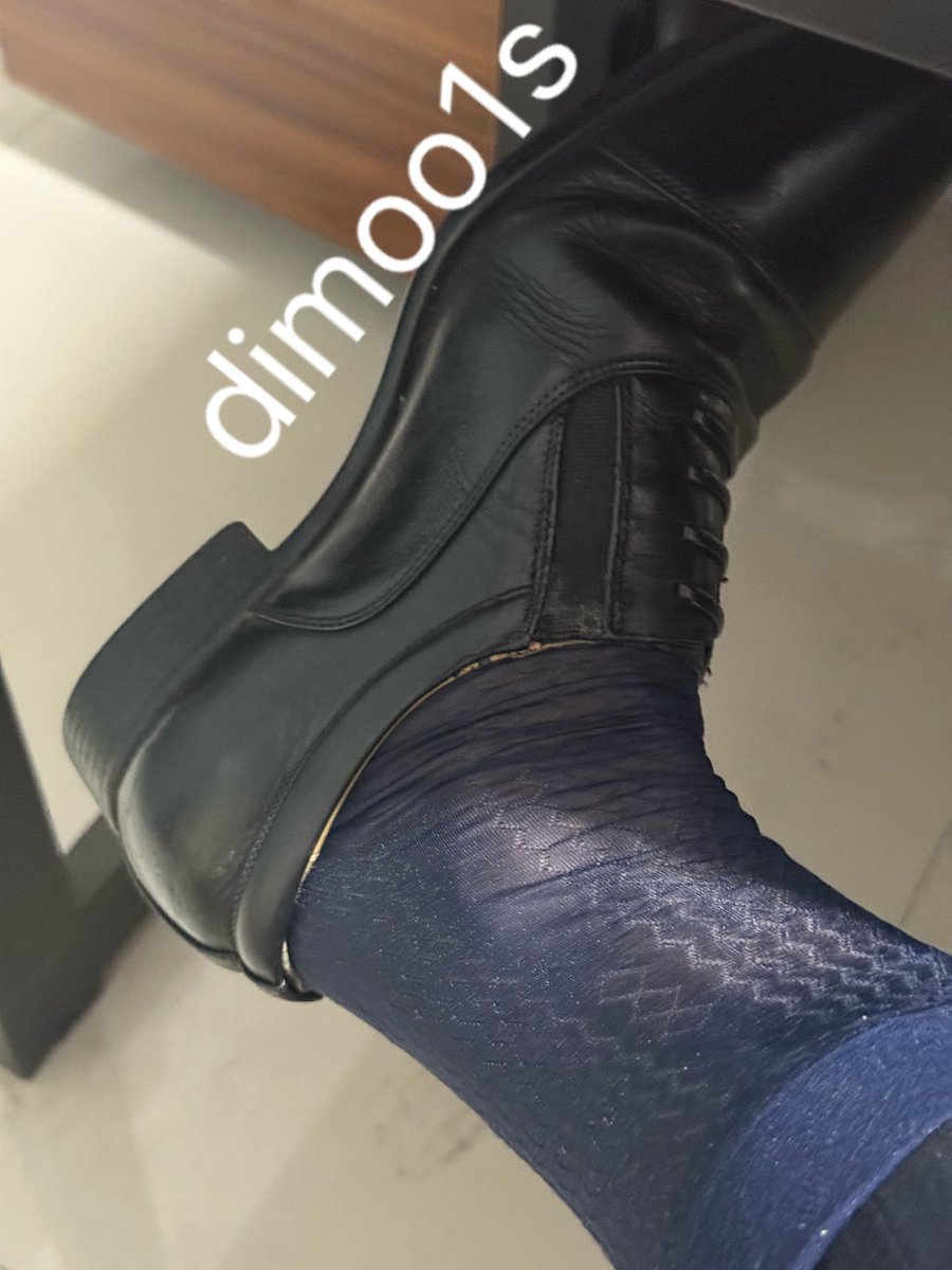 dimoo1s's tweet photo. 附近有没有想闻一闻的？
#皮鞋丝袜 
#黑袜臭脚 
#正装丝袜 
#黑袜 
#皮鞋 
#1S 
#郑州 https://t.co/Oq9QloXzm5