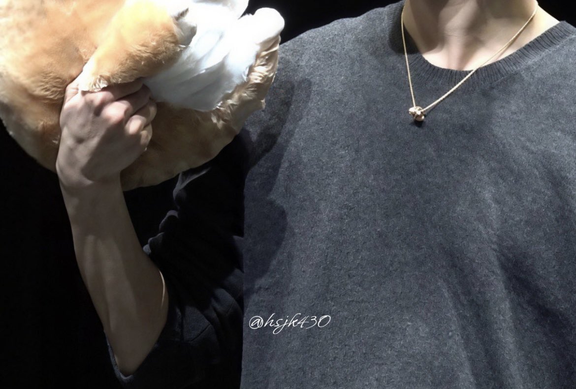 evaniesoo's tweet photo. THIS VEINS… https://t.co/6NNvOmaE5h