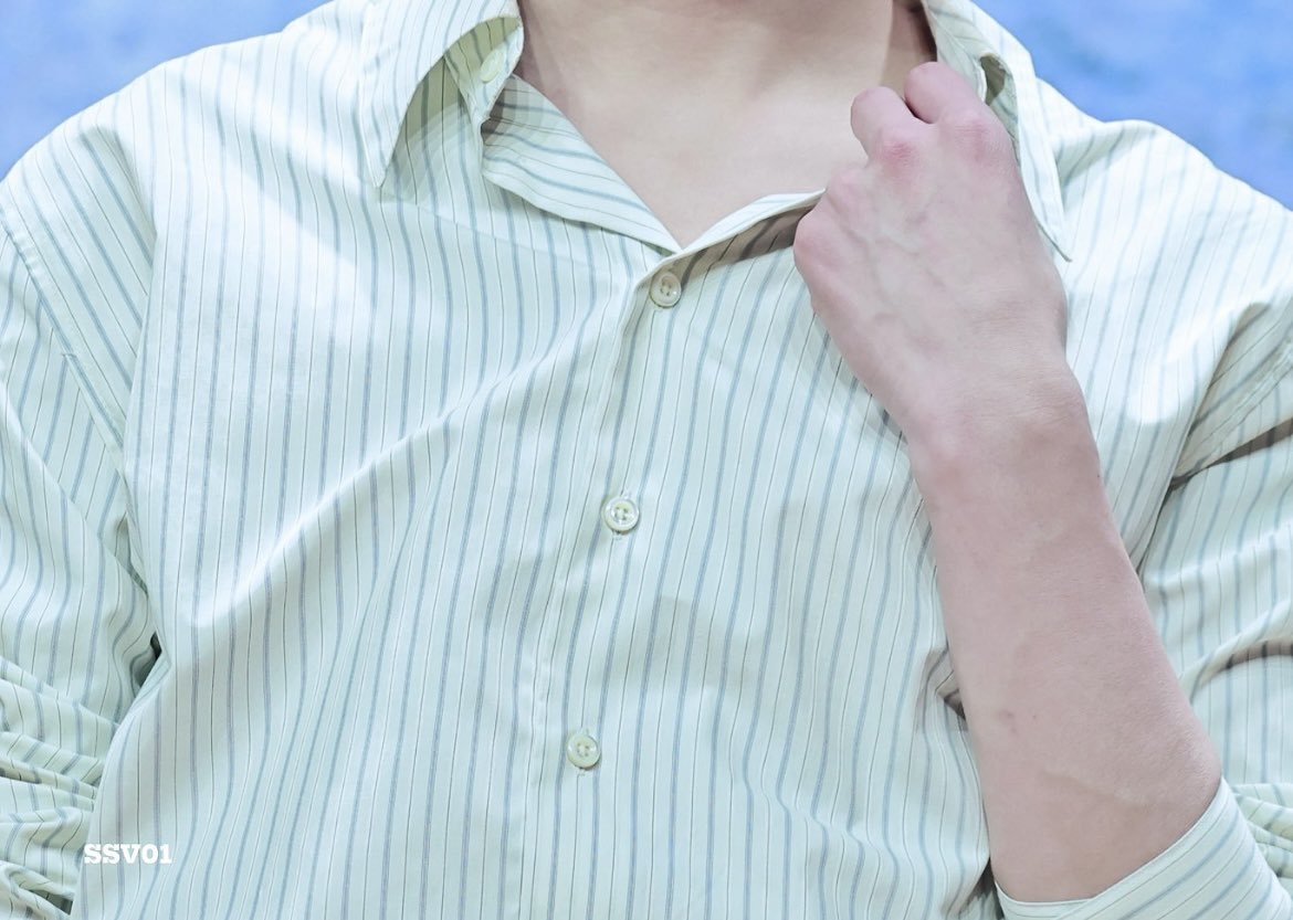 evaniesoo's tweet photo. THIS VEINS… https://t.co/6NNvOmaE5h