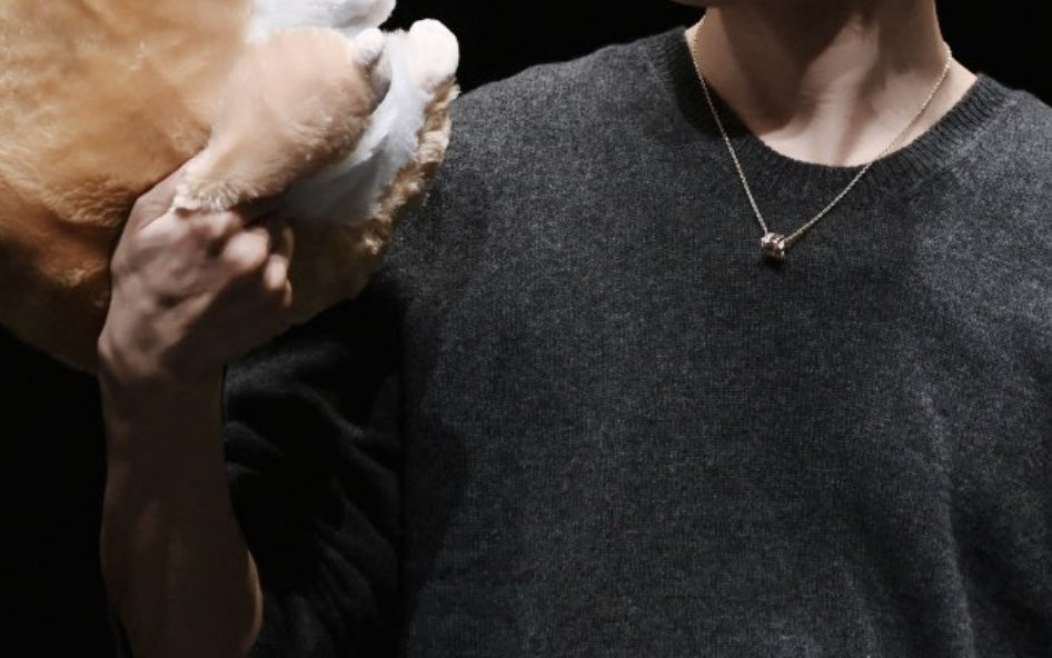 evaniesoo's tweet photo. THIS VEINS… https://t.co/6NNvOmaE5h