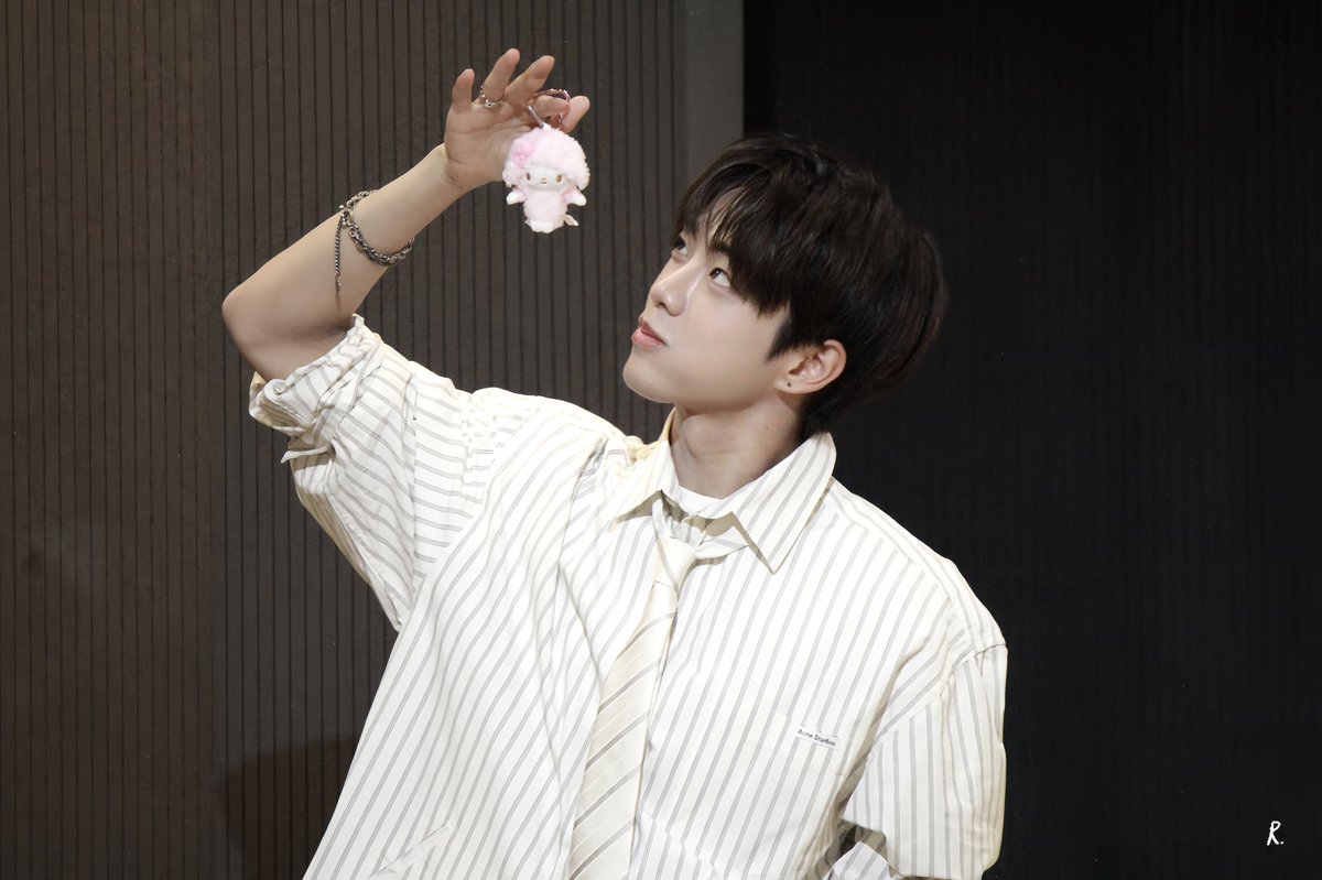 Diary0fR's tweet photo. 260524 애플뮤직

👀관찰중…

#ROWAN #로완 #颜秋越 
#MODYSSEY #모디세이 https://t.co/p7Y6uZw4Sl