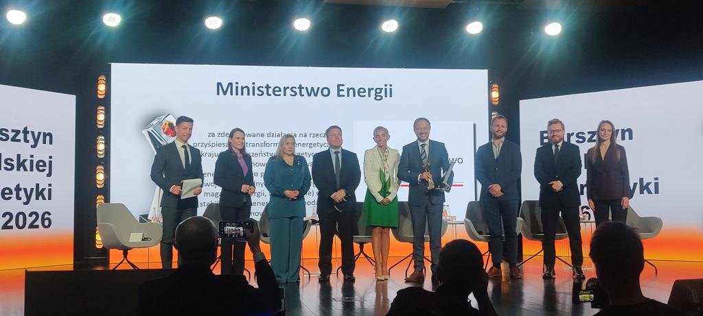 FREO_OZE's tweet photo. W Gdańsku trwa Ogólnopolski Szczyt Energetyczny #OSE2026 pod hasłem „Bezpieczeństwo energetyczne Europy- rewizja europejskiej polityki energetycznej”. #FREO reprezentuje https://t.co/D7F3GKgcUp.Prezes dr @PawelMachalski Dziękujemy za zaproszenie #ECB #Energy #EnergyTransition🇵🇱🇪🇺 https://t.co/qERR4Sl2t0
