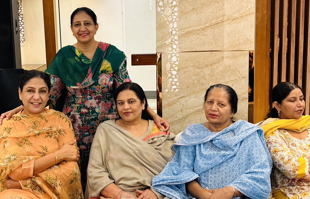 parmindercwc's tweet photo. Enjoyed a wonderful lunch interaction with the women of my locality, Ward No. 36, ahead of  tomorrow’s voting. Their warmth, support, and valuable suggestions were truly inspiring. Grateful for the opportunity to connect, listen, and work together towards the progress and development of our ward. 
Wishing Malkiat Singh ji, the very best for tomorrow. @INCIndia @INCPunjab 
@ManishTewari