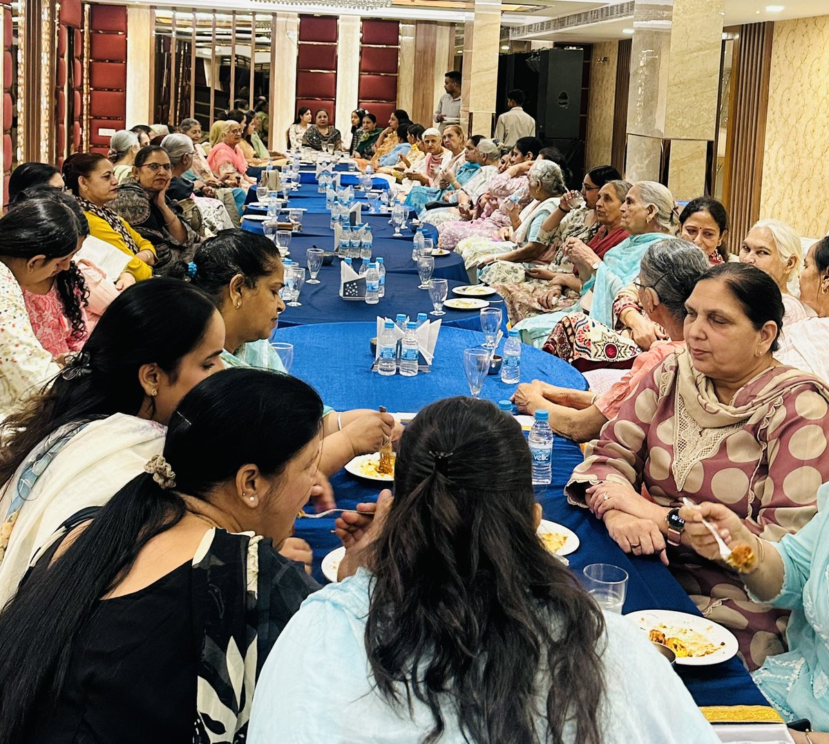 parmindercwc's tweet photo. Enjoyed a wonderful lunch interaction with the women of my locality, Ward No. 36, ahead of  tomorrow’s voting. Their warmth, support, and valuable suggestions were truly inspiring. Grateful for the opportunity to connect, listen, and work together towards the progress and development of our ward. 
Wishing Malkiat Singh ji, the very best for tomorrow. @INCIndia @INCPunjab 
@ManishTewari