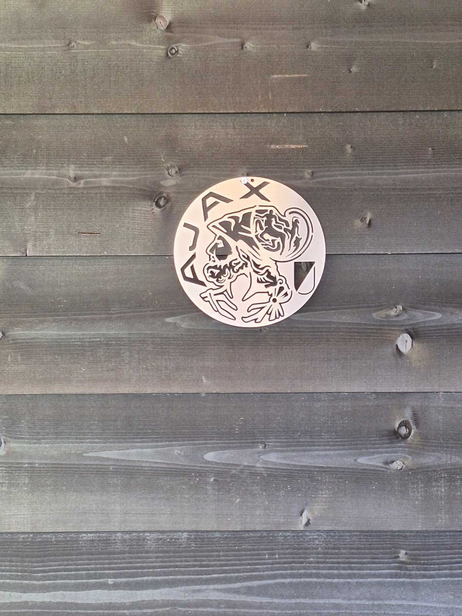 armandovos's tweet photo. We hebben weer nieuwe logo's te koop , ditmaal zowel groot als klein.
Logo rond 50 cm groot €40.
Logo klein rond 20 cm groot €15. Het is gemaakt uit RVS K320 geslepen 1,25 mm dik.
Zowel binnen als buiten op te hangen.
Retweet wordt gewaardeerd. 
#ajax https://t.co/gpPuqTAlHz
