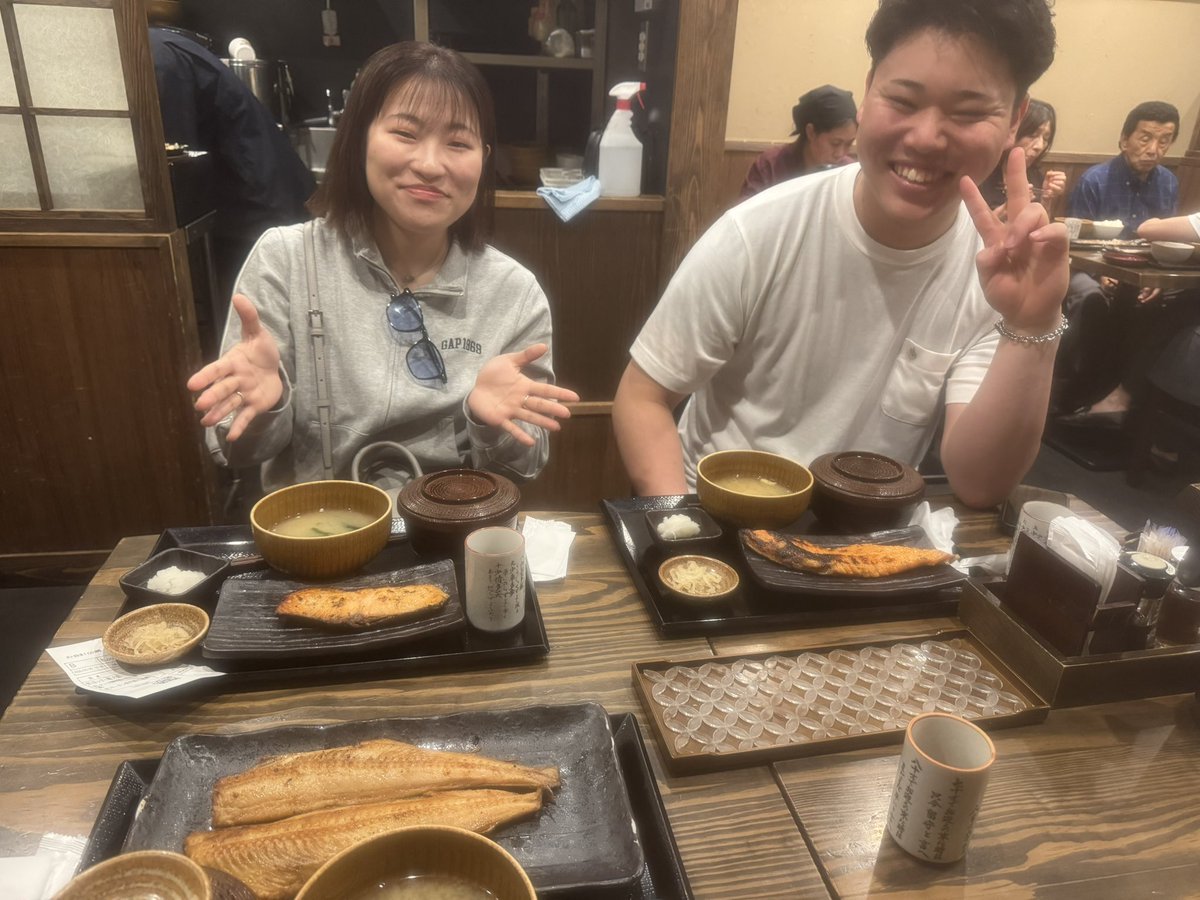 nouzi0416's tweet photo. 【お茶の水にお客様】
お疲れ様です☺️
今日はお昼頃にガーデンズの聖、でもっちゃんが
きてくれ、一緒にご飯食べいきました☺️

夜は茶屋町の湊君と奥様に来ていただき、
店舗のスタッフの子とも練習してもらいました☺️

そしてそして、高遠くんと、内山君と
少し飲み笑

マジでこいすぎた一日‼️ https://t.co/52ZY0UoFUe