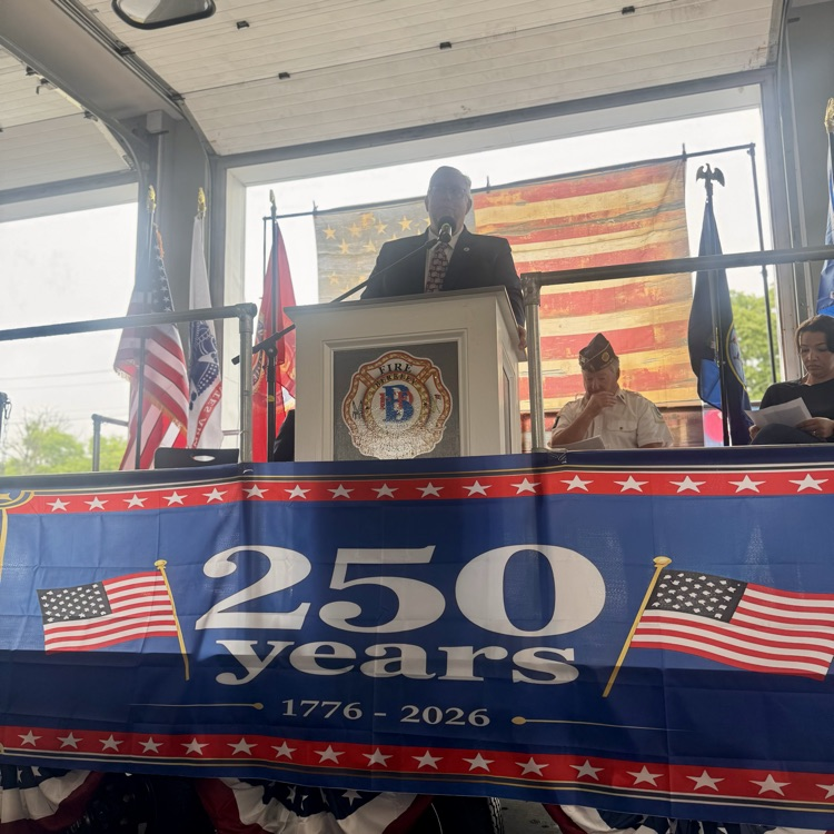 mryanbps's tweet photo. Despite the rain the Berkley Memorial Day Ceremony was a beautiful tribute honoring those who made the greatest sacrifice for our country. Berkley Public Schools honors and remembers all those who gave their lives so we can live ours. 🇺🇸❤️🤍💙 https://t.co/zurrWRwqkA
