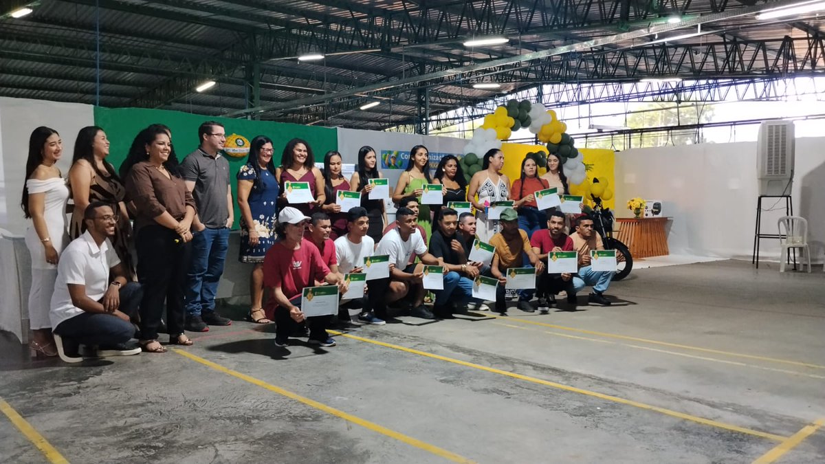 itaueira_'s tweet photo. Safra concluída com sucesso e metas superadas! 🎉 Reunimos nossa equipe para celebrar os resultados incríveis que construímos juntos. Orgulho do caminho percorrido e já com as energias renovadas para o próximo ciclo! 🍉💪 #ItaueiraAlimentos #OrgulhoEmPertencer #Agronegocio https://t.co/LfMverwOZc