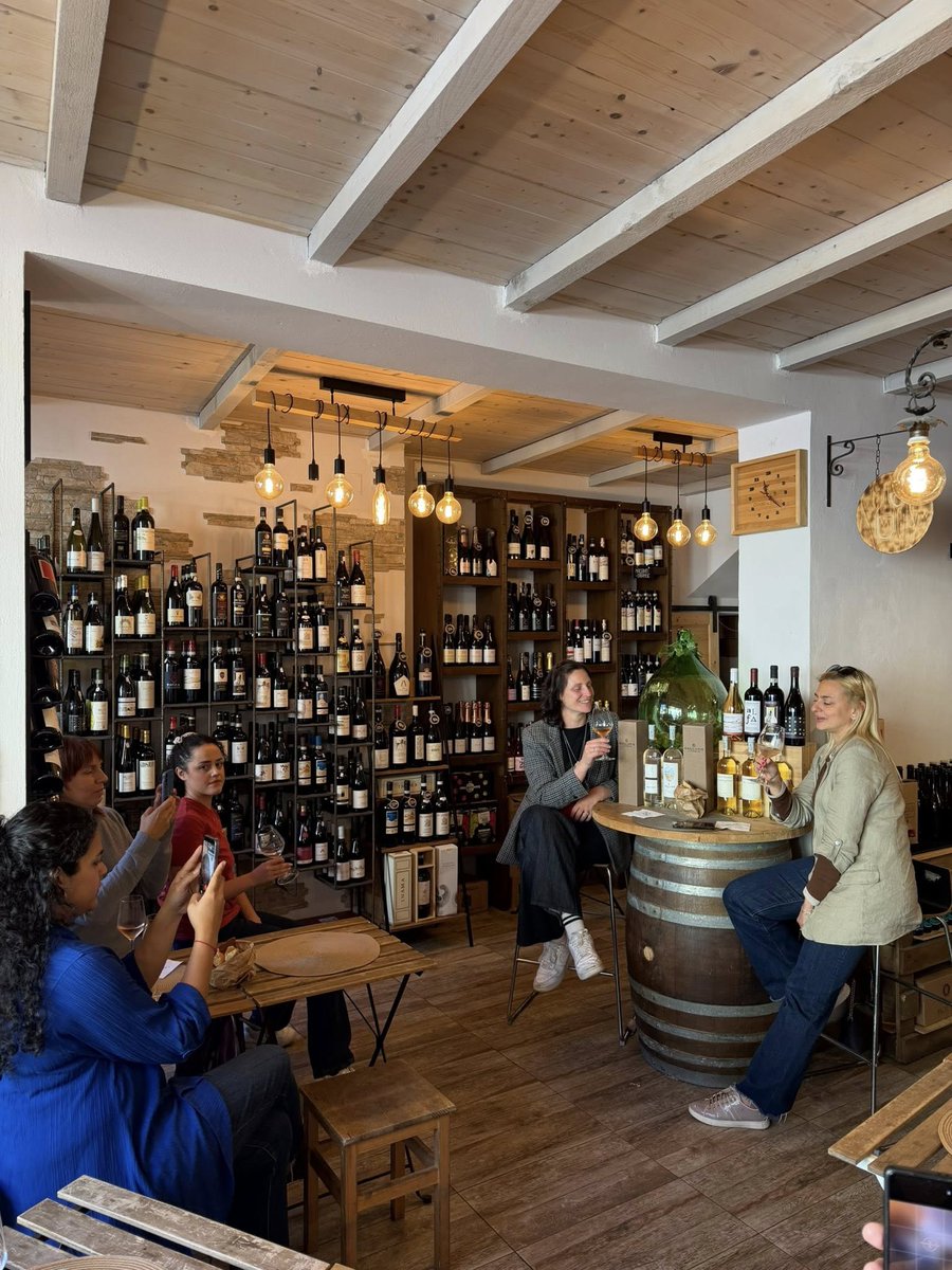CSTfirenze's tweet photo. Prosegue il corso IFTS “EXCELLENTIA CHIANTI CLASSICO 💪

Tra le materie apprese anche quelle su marketing, social media e video editing

Il corso Excellentia Chianti Classico è promosso da ChiantiForm ETS e CST Firenze.

📍Vuoi sapere di più👇
📧 segreteria@cstfirenze.it https://t.co/AsMR7BE4gW