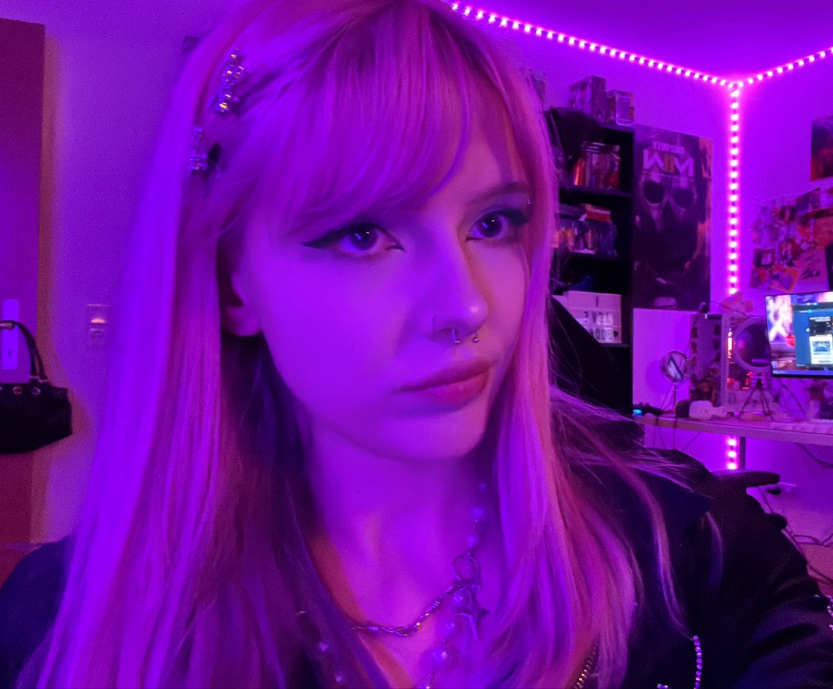 PinkDollCore's tweet photo. Falls du einen Grund brauchtest, diesem Account zu folgen: https://t.co/a4dIUtU7yJ