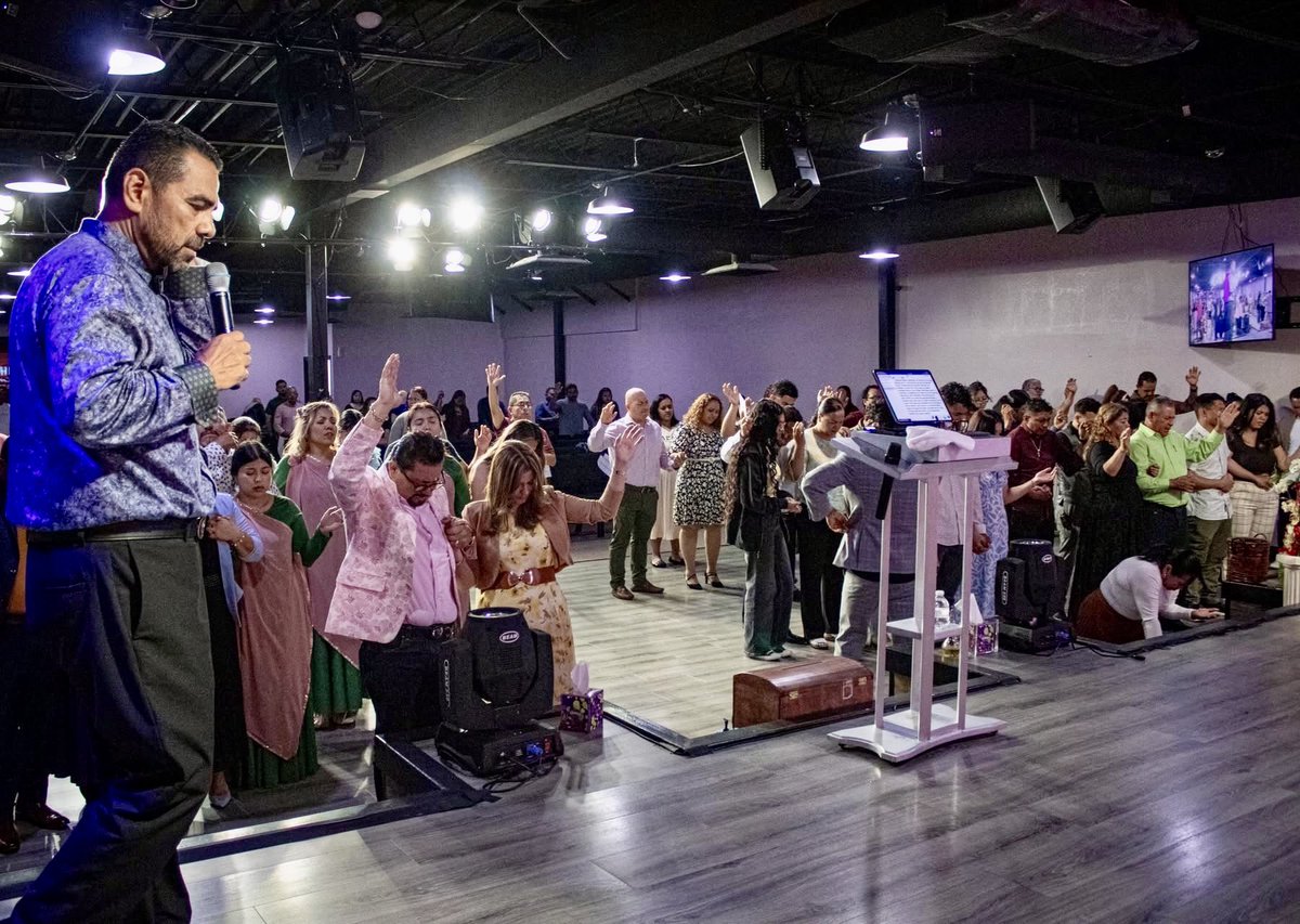 erickporta's tweet photo. Que Domingo más maravilloso en la presencia del señor en Iglesia Unión Cristiana Memphis. Día de primicias a nuestro Dios. A el sea la gloria la alabanza y el poder. #erickporta #memphis https://t.co/LmIaXIuzEC