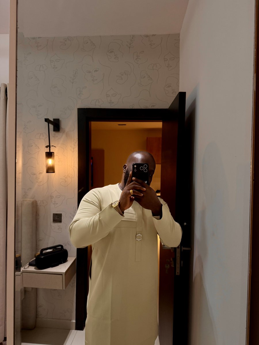 currentiyke's tweet photo. Men on Senator wears>>>>>>>>>> https://t.co/awm7Y0lWgS