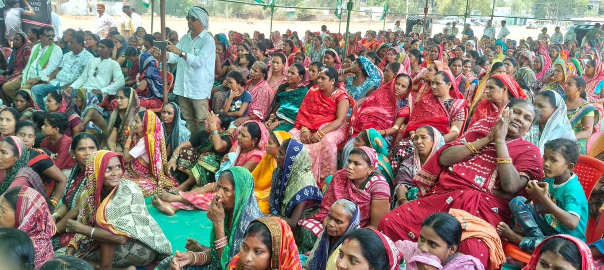 bjd_odisha's tweet photo. ନାରୀ ନିର୍ଯାତନା ସହିବୁ ନାହିଁ, ମହିଳା ସଂରକ୍ଷଣକୁ ନେଇ ଭୁଆଁ ବୁଲେଇ ପାରିବ ନାହିଁ।
'ନାରୀ ଅଧିକାର ଅଭିଯାନ'ରେ ଭଟଲୀରେ ମହିଳାମାନେ ଏକାଠି ହୋଇ ବିଜେପି ସରକାରକୁ ମାଗିଛନ୍ତି ଜବାବ।
#NariAdhikarAbhijan #Bhatli #BJDWithWomen #BJPAntiWomen #BJPAntiOdisha #ହଟାଅବିଜେପି https://t.co/EqJNHyZLCm