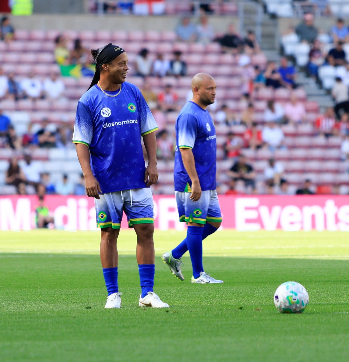 SunderlandAFC's tweet photo. Things you never thought you’d see...

Ronaldinho at the Stadium of Light 🇧🇷 https://t.co/HCUdPCrxwV